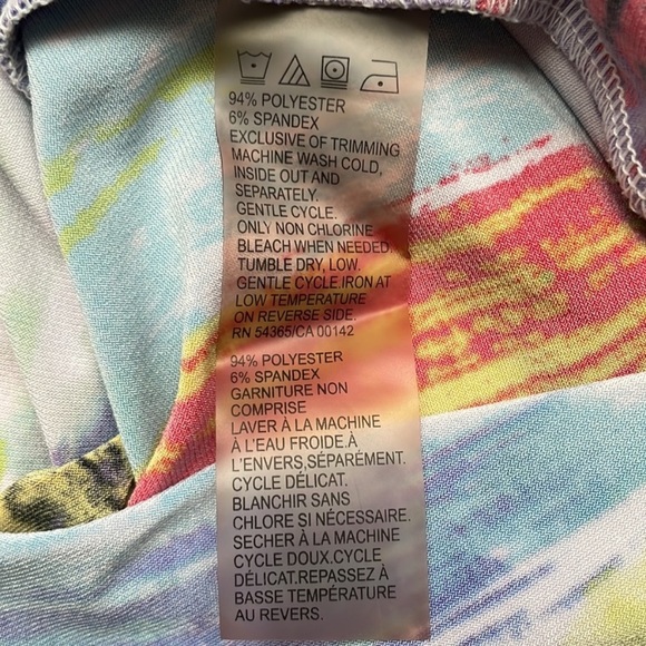 🛑 4/$25 TanJay Multi-Color Abstract Print Top - Picture 7 of 9